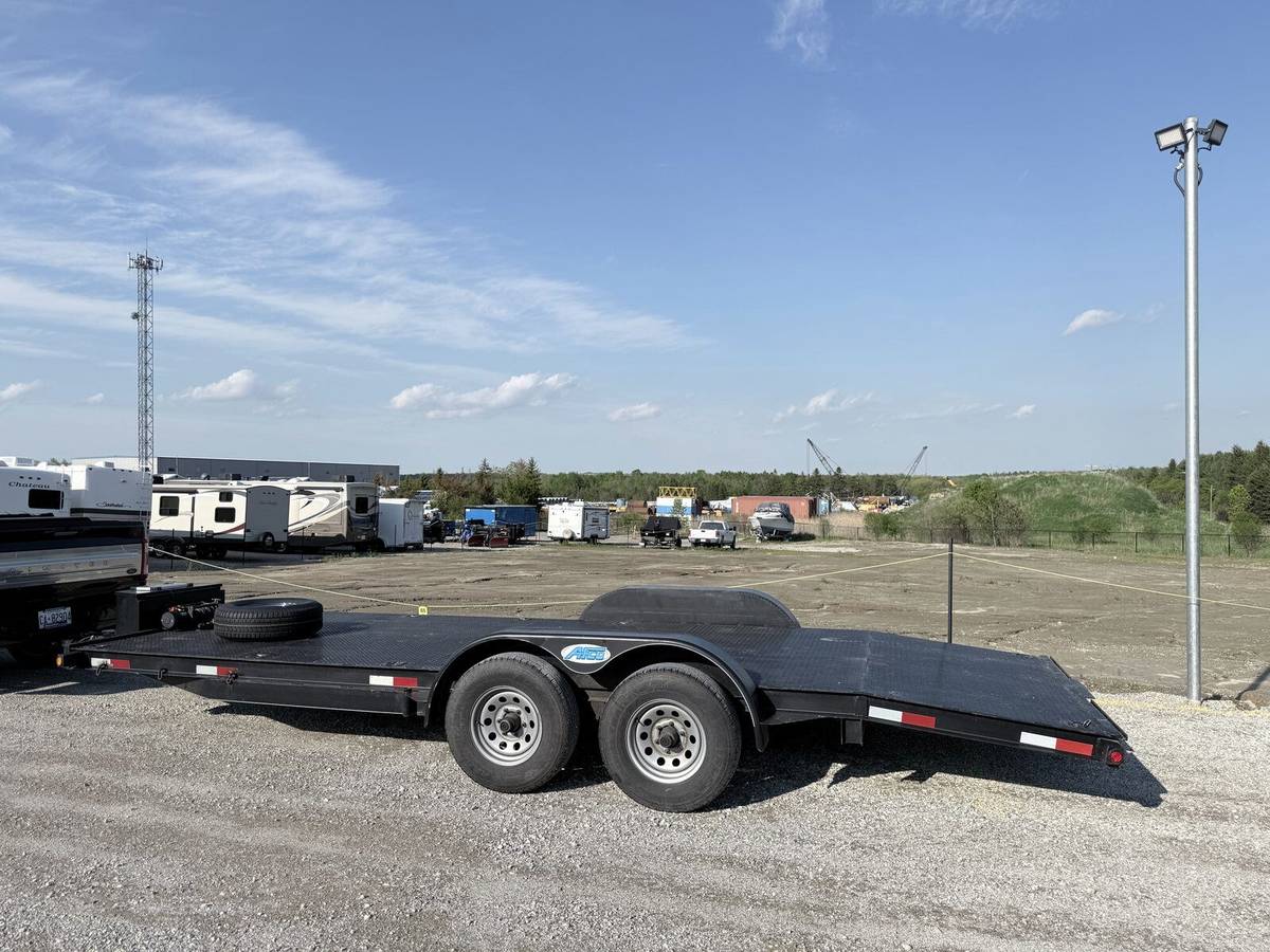 20 ft metal-deck car hauler trailer for rent in York Region